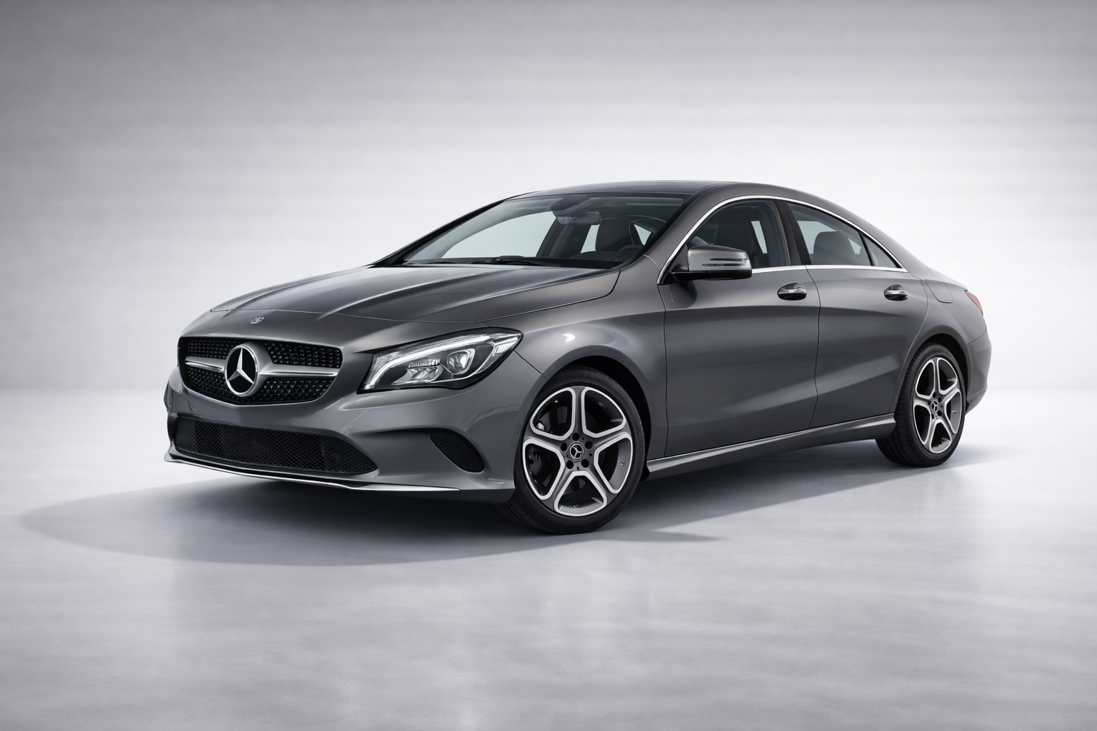 Mercedes-Benz CLA (gris)